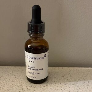 Luxe Vita-CE Serum with Ferulic Acid - Black and White